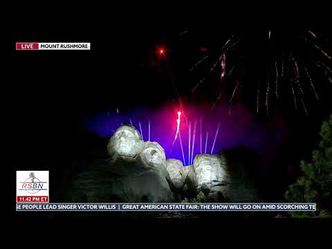 WATCH: Electric Fireworks Show Explodes Over Rushmore Monument – 07/03/26